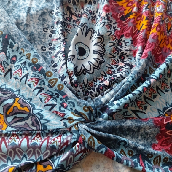 Jenkesi Women's Blue Artsy Mandala Print Twist Front Crop Top Size M - Picture 6 of 11